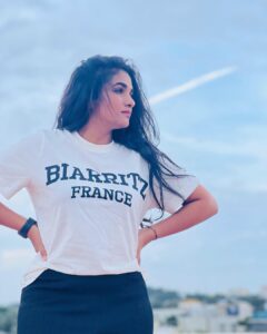 Divya Uruduga Instagram - I see you! 🦋

📸: @darshan_uruduga 😎

💛🖤

#divyauruduga #divyau #du #D #uruduga #DU  #DUvians  #thirthahalli #d #shivamoga #kpdu  #arviya #arviyans #arya #preetiirali #live #love #laugh  #peace #positivity #🧿