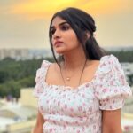 Divya Uruduga Instagram - We are who we choose to be! 👻💃 💛🖤 📸: @darshan_uruduga 🐒 #divyauruduga #divyau #du #D #uruduga #DU #DUvians #thirthahalli #d #shivamoga #kpdu #arviya #arviyans #arya #preetiirali #live #love #laugh #peace #positivity #🧿