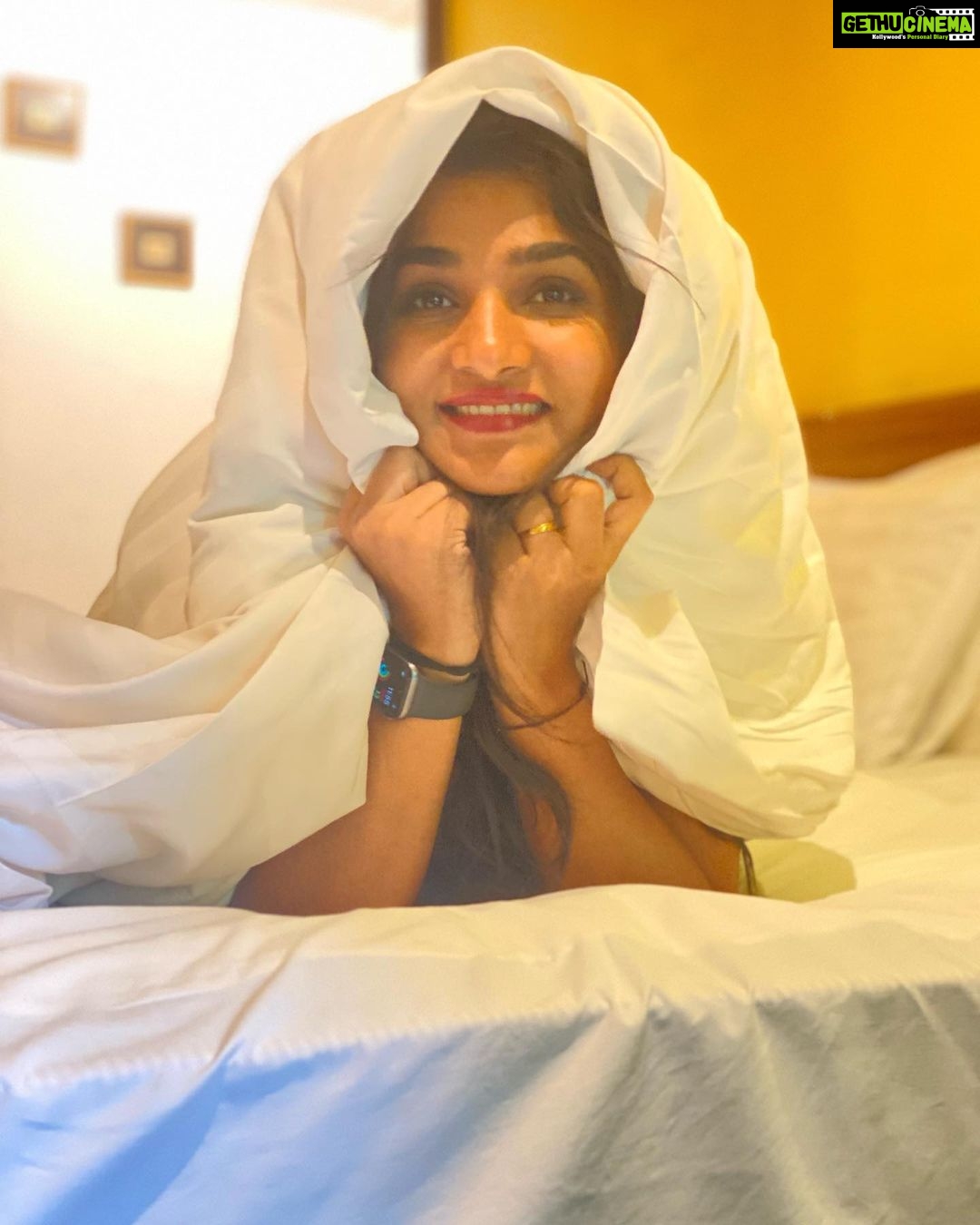 Divya Uruduga Instagram - The Gumma series!! π»π» ππ€ Pc: @chandu_s_a #divyauruduga #divyau #du #D #uruduga #DU #DUvians #thirthahalli #d #shivamoga #kpdu #arviya #arviyans #arya #preetiirali #live #love #laugh #peace #positivity #π§Ώ