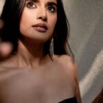 Divyansha Kaushik Instagram - me going for the last piece of dodha burfi Shot by @abhishekkhandelwal08 Hmua @kaushikanu @anukaushikstudio @lawangtamang95_delhei Styling @ayeshaaminnigam Location @himan888
