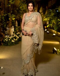 Divyansha Kaushik Instagram - All sparkles and mirrors for @abhinavmishra_ ‘s flagship store launch in delhi last week!🪩🪩Thankyou @abhinavmishrapersonal for having me!💖
@jukalker for styling me✨
And thankyou to @quirkbrandconsulting @varunpratap_ @kyraamanchandani for being so so lovely! 🌸 
Hmua- @kaushikanu @anukaushikstudio