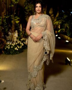 Divyansha Kaushik Instagram - All sparkles and mirrors for @abhinavmishra_ ‘s flagship store launch in delhi last week!🪩🪩Thankyou @abhinavmishrapersonal for having me!💖
@jukalker for styling me✨
And thankyou to @quirkbrandconsulting @varunpratap_ @kyraamanchandani for being so so lovely! 🌸 
Hmua- @kaushikanu @anukaushikstudio