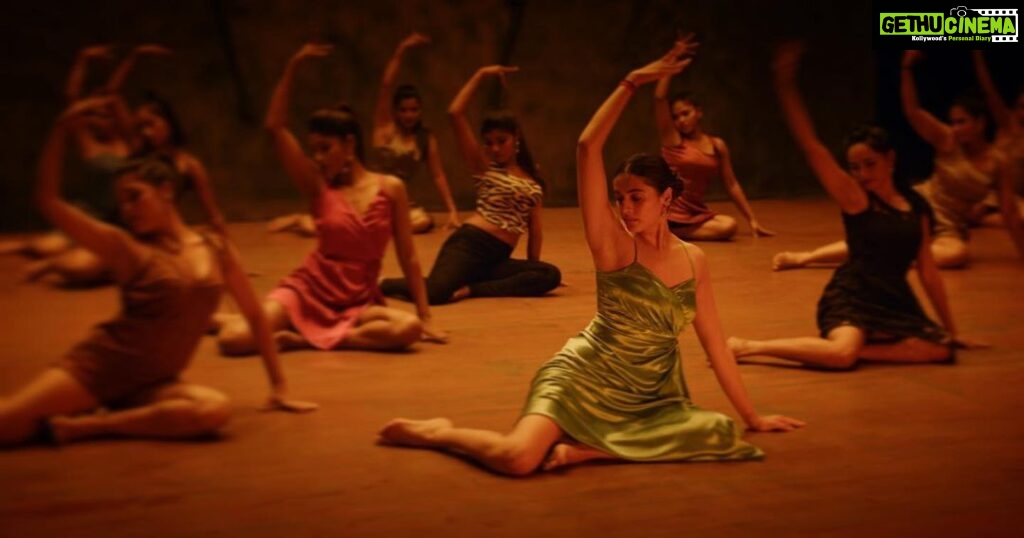 Divyansha Kaushik Instagram - ‘Theera’ ft @divyanshak Michael screengrabs #2 Directed by - @je.ranjit Choreography- @santhoshchoreo Music by the amazing - @samcsmusic 🙌 Costumes - @raji.raaga09 Assisted by - @swathiistati Colorist - @suresh__ravi Studio - @mangopost.production DOP team - @dopkarthik @saikrishnaarya @gangadharanrajagopal @vasim_n_ @24karatentertainment #dop #mood #vibe #narrative