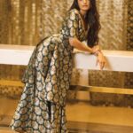 Divyansha Kaushik Instagram - Your girl in @raw_mango for @she_awards 💕 Thankyou @raw_mango and the entire team at the chennai store for making this happen! You guys saved the day and made it even better! 💃💃💃💃 Funny story- I managed to burn my outfit an hour before the event 🥲 And to the recuse came @malinikarthikeyan and @ambertikari 🙇‍♀️🙇‍♀️Thankyou guys for making my first raw mango happen! Shot by @arunprasath_photography