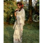 Durga Krishna Instagram - Six yards of pure grace! - @weaversvillagestore Makeup : @vikas.vks.makeupartist Hair : @nikhil_vks Photography : @dulkifil_photography Styling : @sobhaviswanath_