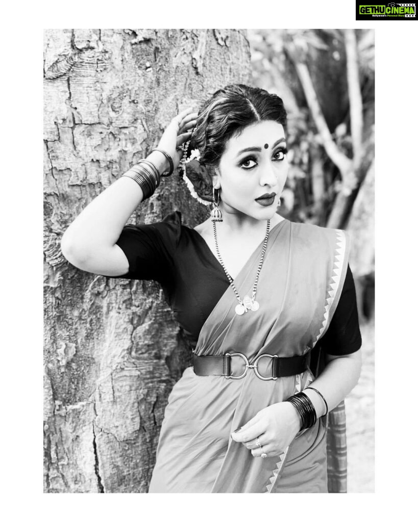 Durga Krishna Instagram - Give me an Old Fashion Sort Of Love. Makeup : @vikas.vks.makeupartist Hair : @nikhil_vks Saree : @swayamvarasilksindia Blouse : @arsignatureofficial