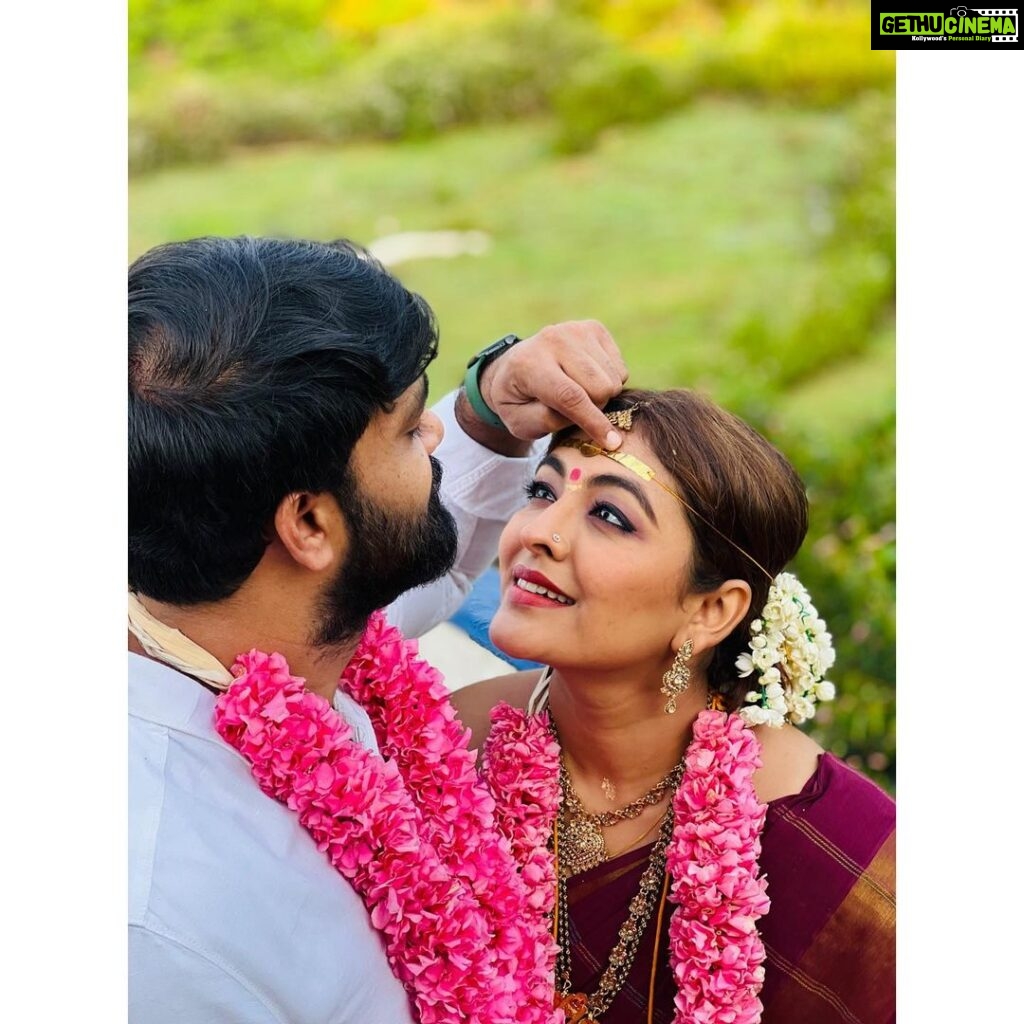Durga Krishna Instagram - It’s a day to celebrate all the memories that we have created throughout this year. Happy Anniversary to you my dear.💕 @arjunravindranofficial 🧿 Thank you Duchaa @dushyanth_krishna_dk for capturing this ❤️ Thank you @nikhil_eventia for making this happened.