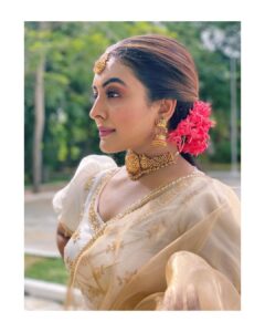 Durga Krishna Instagram - “You are not a drop in the ocean. You are the entire ocean, in a drop.” – Rumi

MUA : @vikas.vks.makeupartist 
Hair Stylist : @sudhiar.hairandmakeup 
Jewellery : @littlefingers_bridal_jewellery 
Costume : @thehanger.boutique 

#chennaidiary