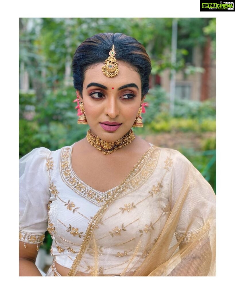 Durga Krishna Instagram - “Everything in the universe is within you. Ask all from yourself.” – Rumi MUA : @vikas.vks.makeupartist Hair Stylist : @sudhiar.hairandmakeup Jewellery : @littlefingers_bridal_jewellery Costume : @thehanger.boutique #chennaidiary