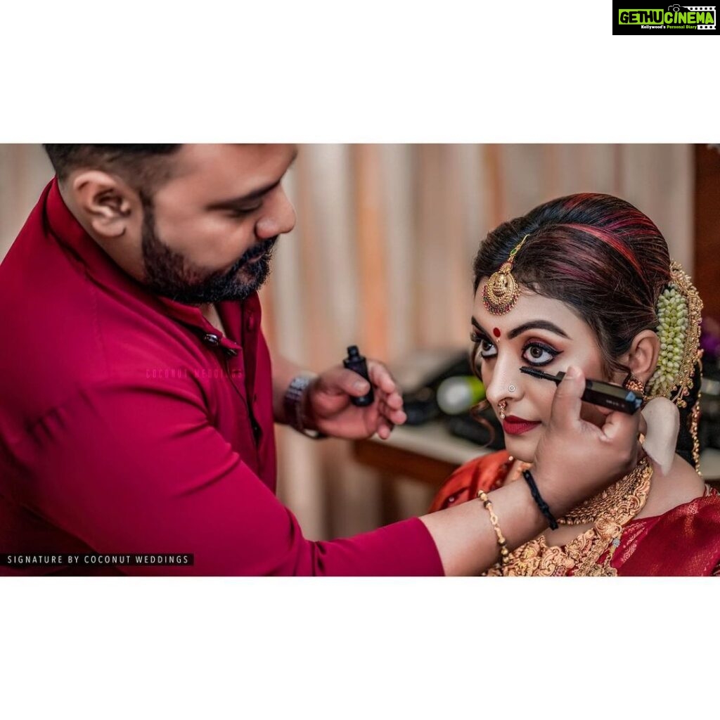 Durga Krishna Instagram - Thank you very much, Vikasetta.. I couldn’t have done all these without your help.. It was you who searched for best designs in my wedding Saari, Jewelleries, Make Up, Hair, Styling and other accessories to make me look like a beautiful bride on most memorable day of my life; my marriage. Your immense support were there with me from beginning of my career. I know the words wouldn’t be enough to describe my gratitude for you. Thank you very much,Ettaa.. Pls remain the same as my sweet brother forever. You are truly wonderful. Love you.. @vikas.vks.makeupartist