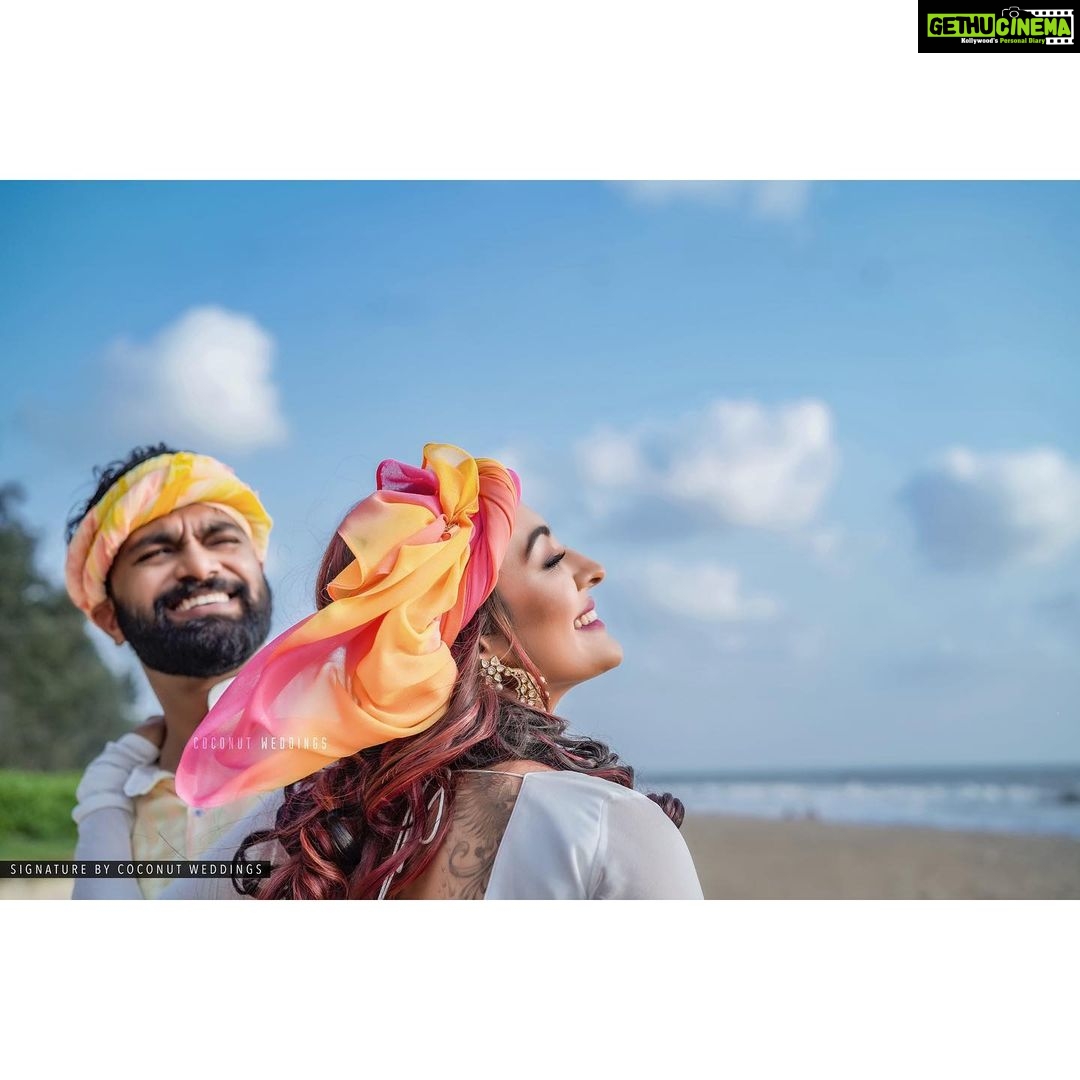 Durga Krishna Instagram - The beginning! @arjunravindranofficial Photography : @coconut.weddings Events : @eventiaevents @nikhil_eventia Costume for bride and groom : @paris_de_boutique Make-up @vikas.vks.makeupartist Hair stylist : @mani_hairstylist Styling : @styledbysmiji Location : @yantraayurvedicresort #DAshaadi #haldiceremony #loveisintheair #imgettingmarried #durgakrishna