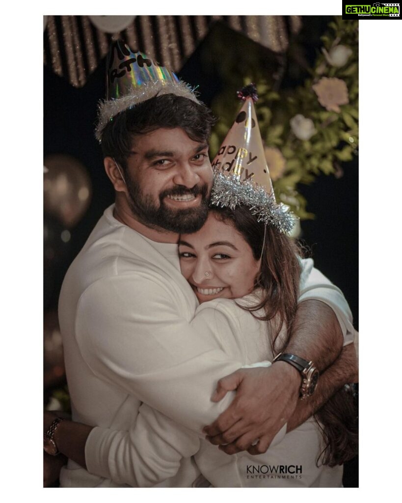 Durga Krishna Instagram - #birthdayseries Hugging is a silent way of saying.. You matter to me. 🤗 @arjunravindranofficial Thank you @knowrichrp Photo courtesy : @richard_antony_ Costume styling : @asaniya_nazrin