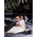 Durga Krishna Instagram - Divine is all Love in its essential nature, and Love is all Divine in its truthful expression! ഉത്രാടദിനാശംസകൾ 🌼 Photo courtesy: @arun_chelad Costume : @devraagh Make up : @vikas.vks.makeupartist Hair : @sudhiar.hairandmakeup Assist : @nikhilraj002