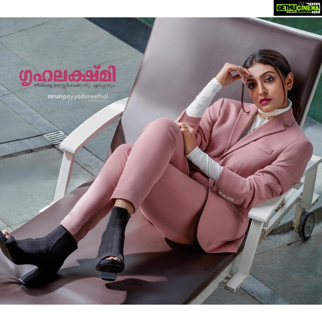 Durga Krishna Instagram - New beginnings from the other sideđź’– Here it is for #Grihalakshmi @grihalakshmi_ Photography - @arun_payyadimeethal Styling - @sonya_sandiavo MUA - @vikas.vks.makeupartist Hair - @sudhiar991 Asst : @nikhilraj002 : @benjohnson1947 Thank you team for making this happen.