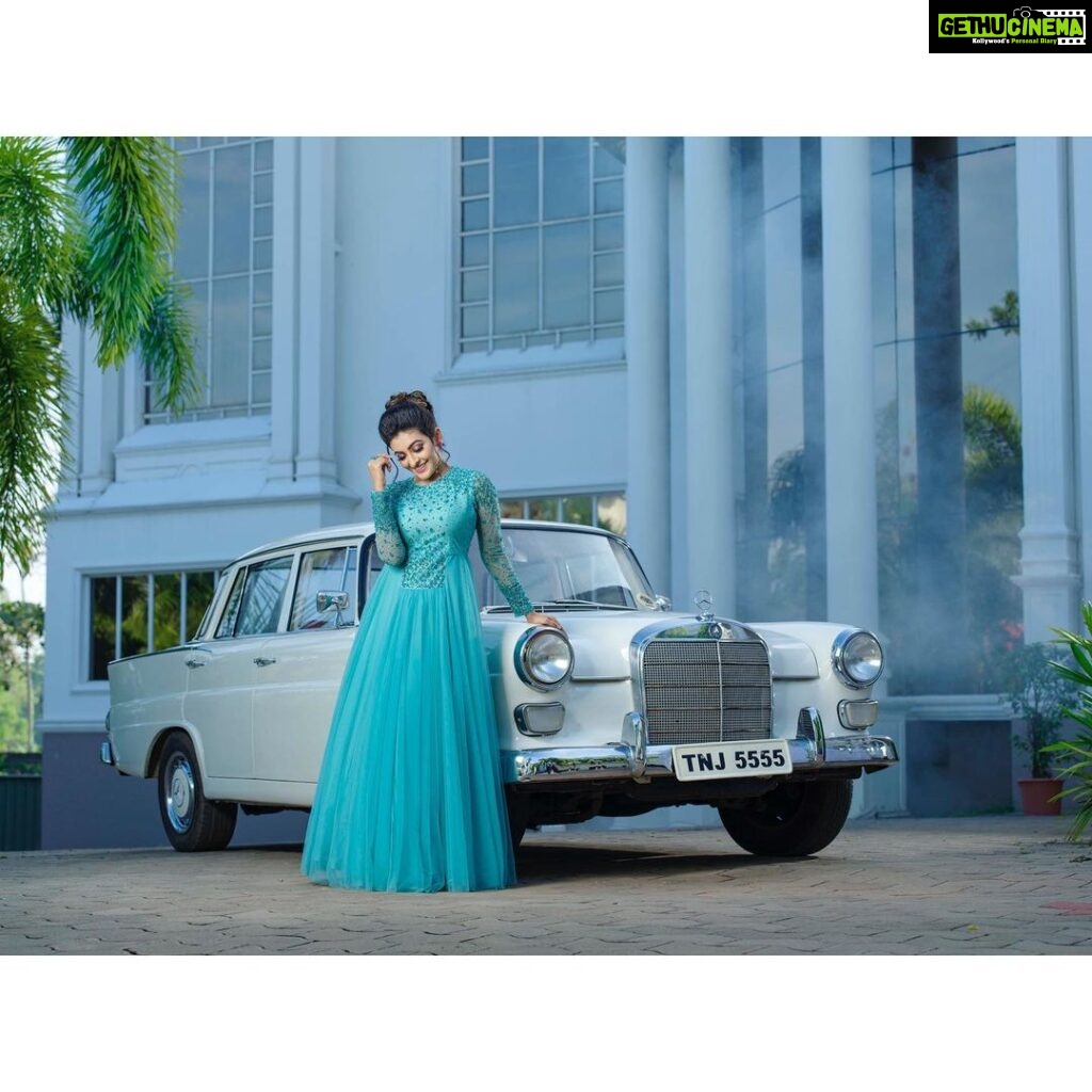 Durga Krishna Instagram - Cinderella believed in Dreams, all right, but she also believed in doing something about them. When Prince Charming didn’t come along, She went over to the palace and got him. Shoot for @paris_de_boutique Photo courtesy : @rejibhaskar_ Makeup : @vikas.vks.makeupartist Hair : @sudhiar991 Coustume and styling : @paris_de_boutique ♥️ #lovedtheircollection😍 #favoritenow