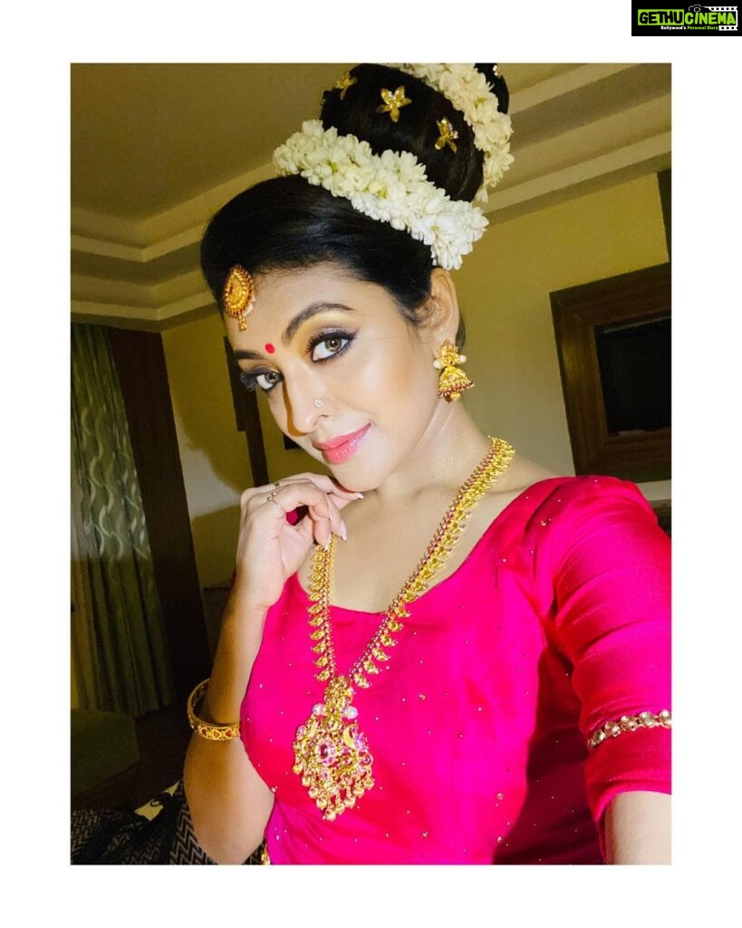 Durga Krishna Instagram - #lalonamnallonam 2020 Make up : @monish_mathai_makeup_artist_ Ornaments : @parakkat_jewels