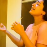 Durga Krishna Instagram - തൊടുപുഴ ന്യൂ മാൻസ് കോളേജിൽ ഇന്ന് (26/07/22) വരുന്ന കുടുക്ക് 2025 ടീമിലെ ഈ അനുഗ്രഹീത ഗായികയെ ആരും തിരിച്ചറിയാതെ പോകരുത്. ബാത്രൂം സിങ്ങർ എന്ന് അവകാശപ്പെടുന്ന എല്ലാ മ്യൂസിക് ലവേഴ്‌സിനും ഇത് സമർപ്പിക്കുന്നു 😊🙏 #BathRoomSinger #NewMansCollege @kudukku2025_movie @durgakrishnaartist @s.v.krishnasankar @bilahari_experiments @newmancollegeofficial