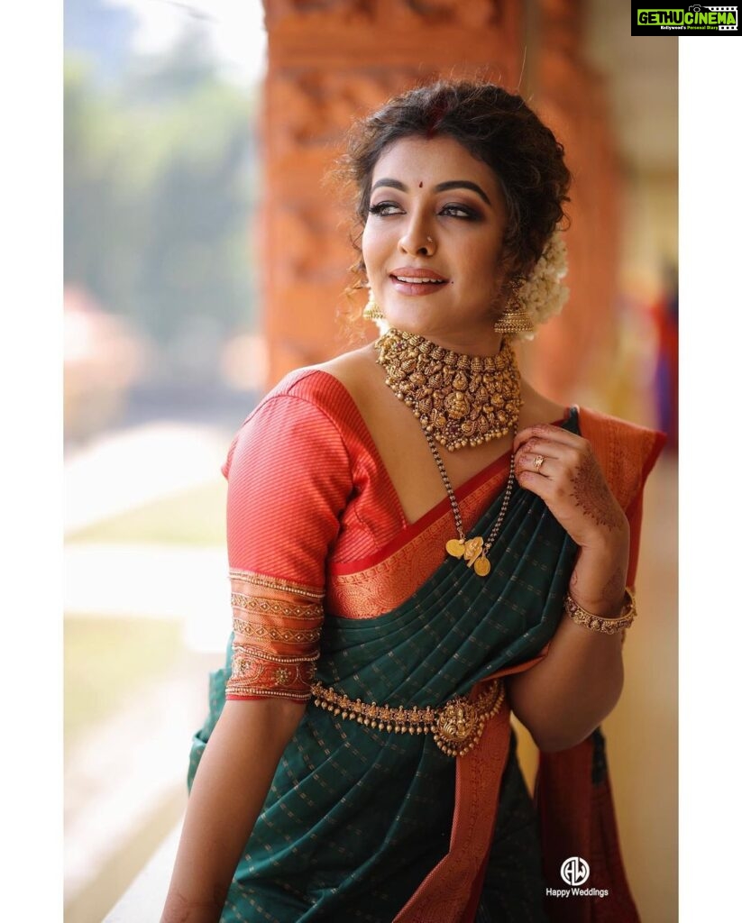 Durga Krishna Instagram - Thank you 2022 ✨ Styled By : @sanliya_sabu Jewellery : @kalyanjewellers_official Make up & Hair : @meeramax_makeupartist_ Photo courtesy : @happyweddings_creative