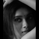 Dushara Vijayan Instagram – Shot by : @anitakamaraj 
Hairstylist : @puii_c_ammy @essy_zote 
.
.
.

#portraits #photo #sunkissed  #girlnextdoor #anitakamaraj #portraitphotography #simple #handloomlove #handloomcotton 
#hairstyles #dusky