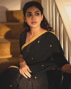 Dushara Vijayan Instagram - கருவிழி நிறத்தவள்🖤 . . . Shot by : @georgesimon_m H&M : @renuka_mua Blouse : @prabhavofficial London, United Kingdom