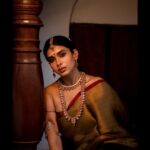 Dushara Vijayan Instagram - Shot by : @photonimage_by_daran Assistance : @arul.cool Makeup : @renuka_mua Jewellery : @nacjewellers Hairstylist : @puii_c_ammy @syla_hair_extensions Location assistance : @prasanthpowar #photography #indianwomen #traditionalwear #vintage #reels #traditional #antiquejewelry #antiques #indiangirls #grainisgood #raw