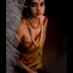 Dushara Vijayan Instagram - Shot by : @photonimage_by_daran Assistance : @arul.cool Makeup : @renuka_mua Jewellery : @nacjewellers Hairstylist : @puii_c_ammy @syla_hair_extensions Location assistance : @prasanthpowar #photography #indianwomen #traditionalwear #vintage #reels #traditional #antiquejewelry #antiques #indiangirls #grainisgood #raw