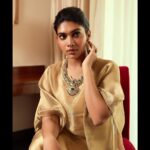 Dushara Vijayan Instagram - Shot by : @vinothdk Jewellery : @nacjewellers Hairstylist : @puii_c_ammy #kazhuvethimoorkkan promotions