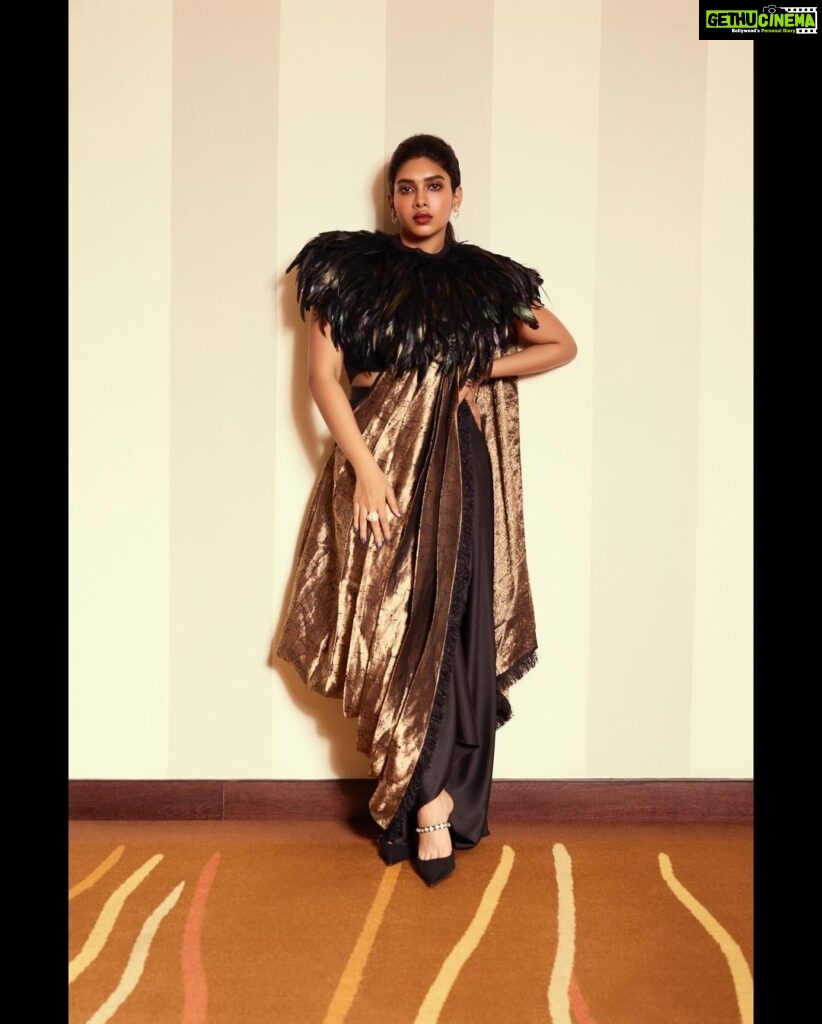 Dushara Vijayan Instagram - Shot by : @vinothdk Outfit : @renasci.in Jewellery : @nacjewellers Hairstylist : @puii_c_ammy #kazhuvethimoorkkan promotions