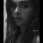 Dushara Vijayan Instagram – The art of eye contact🖤

.
.
.
Shot by : @digiframezphotography  @digiframez_fashion @sabareesh_appu @kris_clicker 
Assistance : @___mr__uni_que___ @bossu_iz_kiddoo @prasanthpowar 
#blurry #blur #portrait #blurryface #moment #light #lightsandshadows