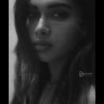 Dushara Vijayan Instagram - The art of eye contact🖤 . . . Shot by : @digiframezphotography @digiframez_fashion @sabareesh_appu @kris_clicker Assistance : @___mr__uni_que___ @bossu_iz_kiddoo @prasanthpowar #blurry #blur #portrait #blurryface #moment #light #lightsandshadows