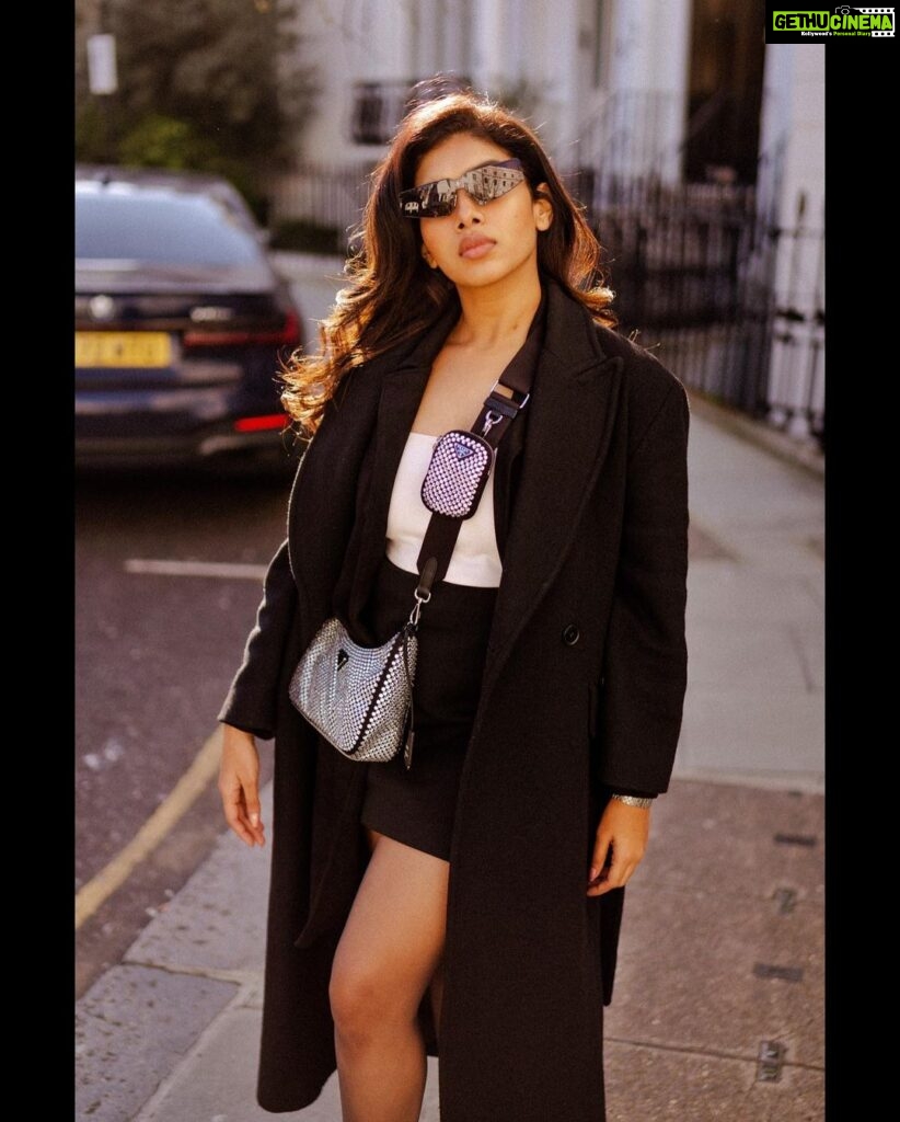Dushara Vijayan Instagram - All eyes on me! . . . Shot by : @georgesimon_m Bag : @prada Hairstylist : @renuka_mua #streetphotography #fashionblogger #fashionista #devilwearsprada #prada #black #style #styleblogger #styleinspo #fashionstyle #london #luxury