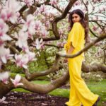 Dushara Vijayan Instagram - Shot by : @georgesimon_m Hair stylist : @renuka_mua Location : @kewgardens Outfit : @zara
