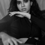 Dushara Vijayan Instagram - XoXo,gossip girl🖤 . . Shot by : @thememoryboat and team Makeup Artist : @renuka_mua Hair stylist : @puii_c_ammy Assistance : @prasanthpowar #styleinspo #style #fashion #black #sassy #whatiwear #stylestatement