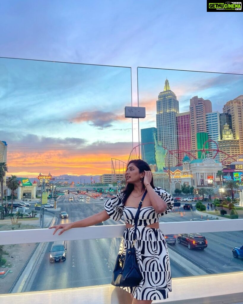 Eesha Rebba Instagram - "Not all who wander are lost"🍹 #traveldiaries #throwback Las Vegas, Nevada