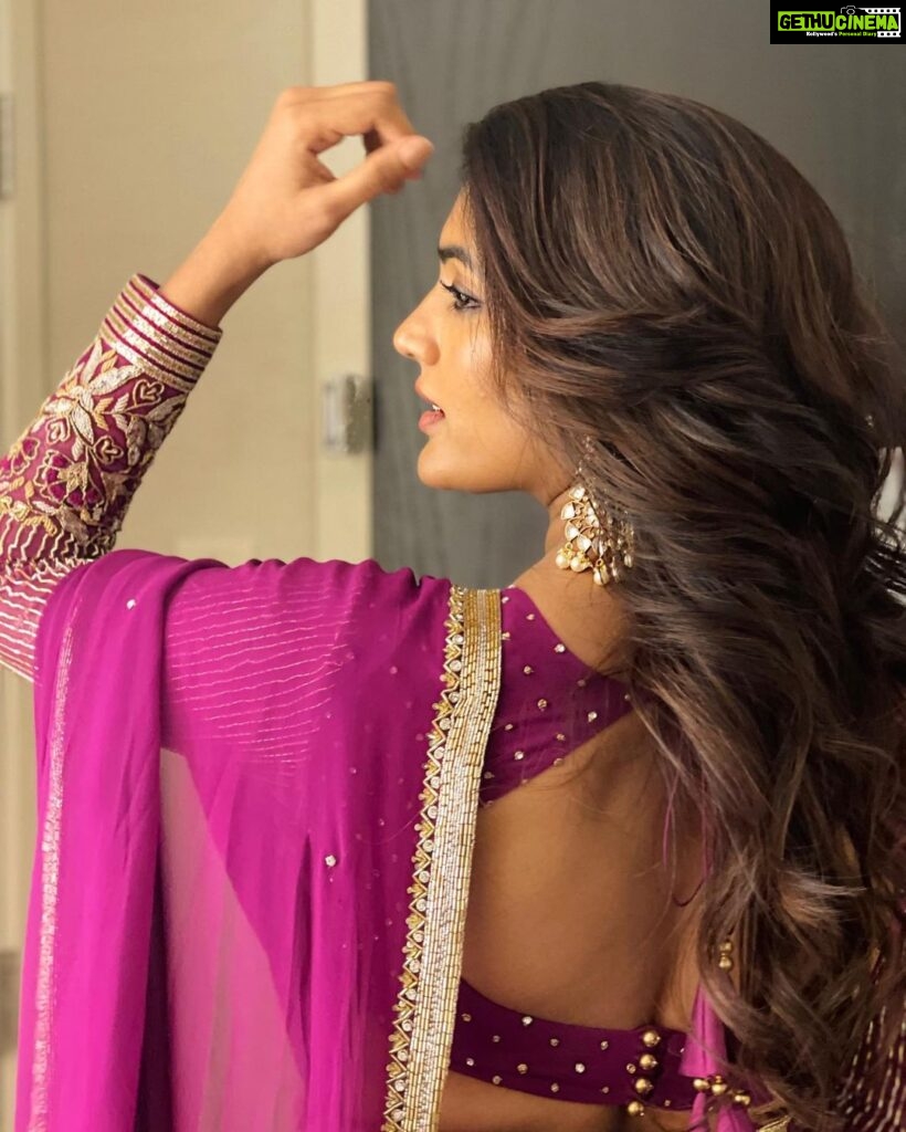 Eesha Rebba Instagram - Pick your fav☺️ Saree @ashwinireddyofficial💕 Hair @brinda.nandipati @sandhya_nandipati 💕