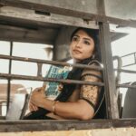 Eesha Rebba Instagram – Unakkaka kattirukkiren 🥀

Conceptualised by : @arunprajeethm 
Shot by: @deepak_durai_photography
Team : @avinashelango
Makeup : @reenapaiva 
Hairstylist : @venki_hairstylist 
Outfit by : @ivalinmabia