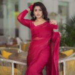 Eesha Rebba Instagram – Nothing feels as perfect as a saree♥️

Styling : @styledbysumaiah 
Makeup & hair : @blenditlikesana 
Saree : @sri_srustika_clothing 
Jewellery: @karnikajewelshyd