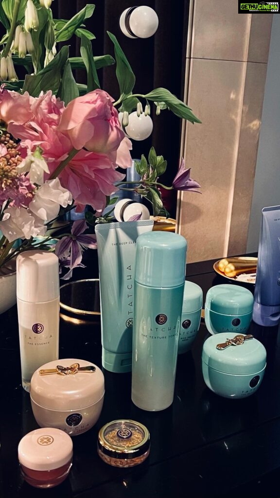 Elena Roxana Maria Fernandes Instagram - The @tatcha @tatcha_jp facial experiencing is a facial like no other. Leaving your face rejuvenated and defined, an absolute luxurious experience. #tatcha #silkserum #spacenk #facial #skincareroutine #beautyproducts #glassskin #beauty #skin