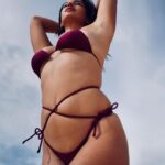 Elena Roxana Maria Fernandes Instagram - Turn it up! . . . #turnitup #beach #sky #blue #beachday #sea #ocean #summervibes #summer #swim #leisure #travel #traveldiaries #shoot #natural #day #body #bodypositivity #pose #ootd #outfitoftheday