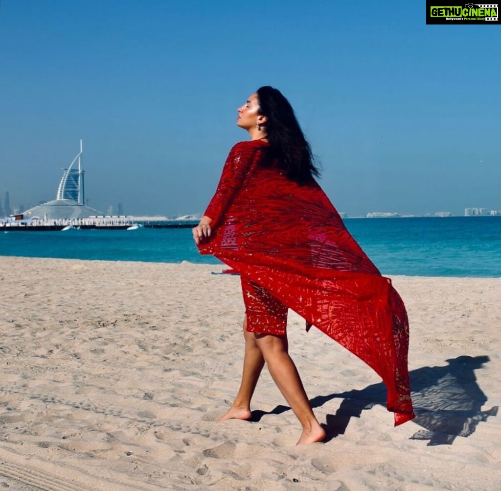 Elena Roxana Maria Fernandes Instagram - Paint it red! ❤️ . . . Photographer : @fotomanipulationz Outfit: @nicodidonna . . #paint #red #hot #shoot #shootdiaries #travel #slay #beach #hotbod #body #fashionista #bodypositive #positivity #beauty #glam #glow #style #stylish #ootd #outfitoftheday #outfit #travelandslay #sealife #dubai #dubaitravel