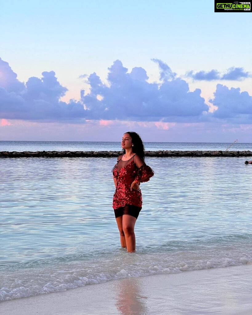 Elena Roxana Maria Fernandes Instagram - Let the sea set you free! . . . 📸 @7zeppo 🏢 @kinanhotels . . #sea #free #travel #traveldiaries #sealife #sealovers #kinanhotels #travel #traveldiaries #maldives #island #islandlife #beach #sun #waves #beautiful #life #body #bodypositive #outfitoftheday #ootd Maldives