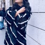 Elena Roxana Maria Fernandes Instagram - All that glitters! ✨ . . @helenyarmak . . #allthatglitters #glitter #reel #reelitfeelit #reelkarofeelkaro #glam #glow #fashion #style #street #outfit #ootd #instareels