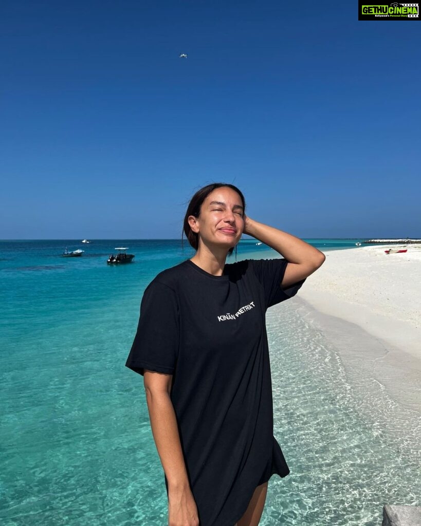 Elena Roxana Maria Fernandes Instagram - Forever my happy place! . . . . #kinanretreat #happy #place #happiness #sun #beach #sand #blue #sunkissed #beauty #pretty #glam #glow #ootd #retreat #leisure #travel #slay #forever #maldives #island #maldivesislands Maldives