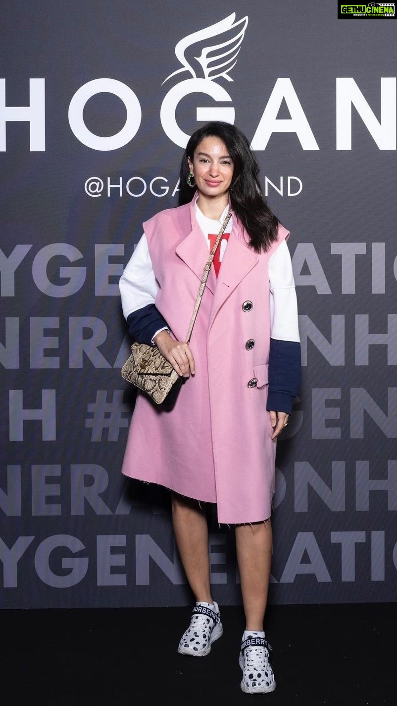Elena Roxana Maria Fernandes Instagram - A constantly evolving generation, #HOGAN presentation was a firm favourite of Milan fashion week. Boundless creativity with hints of the 80s, it’s my Geberation H #genh #mygenh #hoganbrand #milanfashionweek #fashionweek2023 #aw2324 #hogan #milan #event #show #reelitfeelit #reelkarofeelkaro #instareels