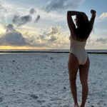 Elena Roxana Maria Fernandes Instagram – Beach bum!
.
.
.
#beachbum #beach #sand #sea #ootd #outfit #outfitoftheday #style #fashion #life #love #pretty #sunset #paradise #seaside #travel #travelgram