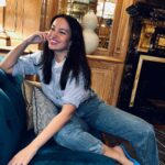 Elena Roxana Maria Fernandes Instagram - Smiling into the week! . . . #smiling #smile #week #casual #happy #happyplace #glow #glam #outfit #outfitoftheday #pose #ootd #happiness #shine #mondayblues #leisure #beauty #beautiful #pretty #happyday
