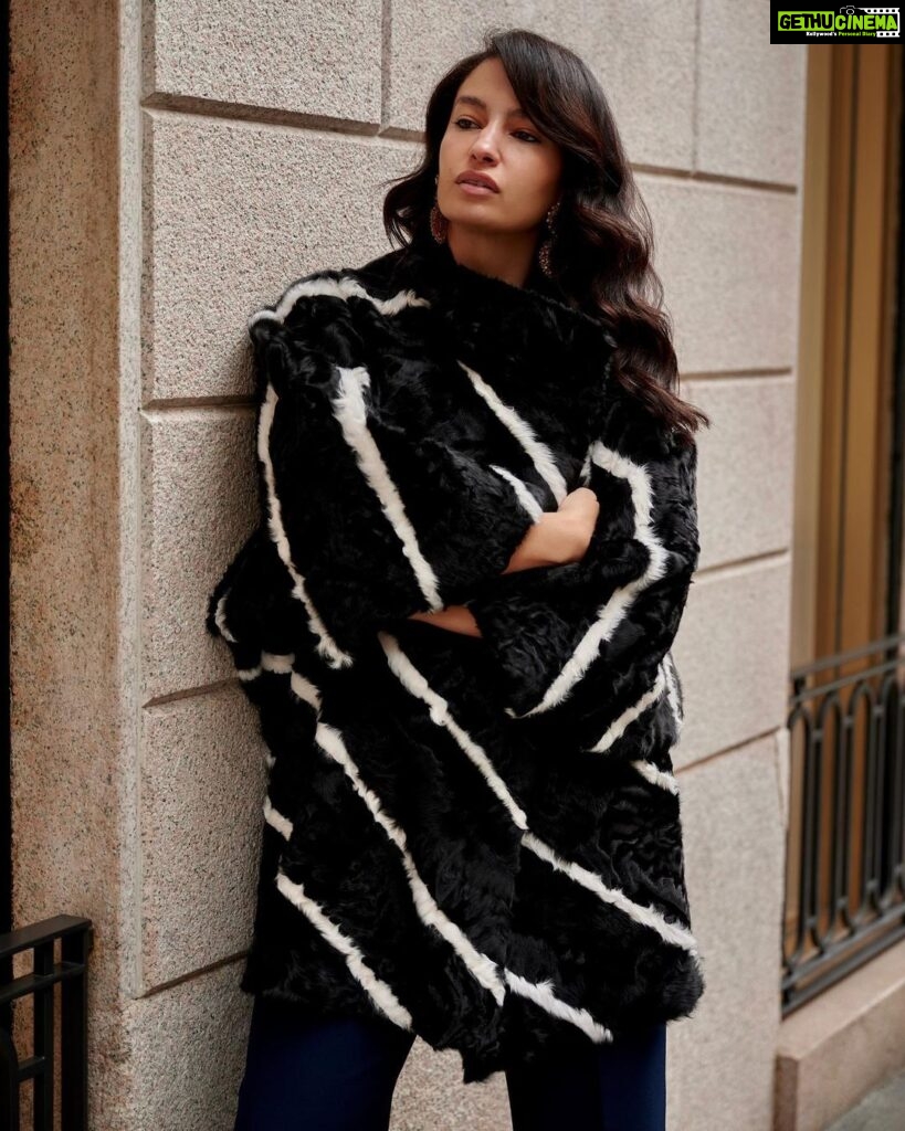 Elena Roxana Maria Fernandes Instagram - Street chic! . . . . . #street #chic #milan #style #fashion #travel #traveldiaries #slay #stylefashion #outfit #ootd #glam #glow #beauty #beautiful #slayqueen #street #streetfashion #accessories #love #pretty #travelandslay Milan, Italy