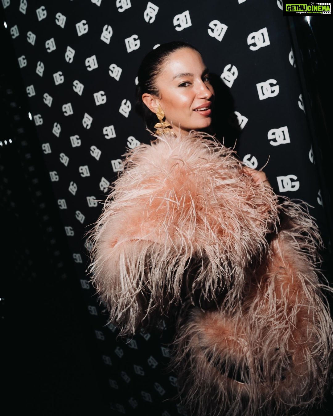 Elena Roxana Maria Fernandes Instagram - All smiles at the @dolcegabbana dinner! . . Photographer: @lucaspossiede Agent: @brave_talents @bravemodels #milanfashionweek #milano #dolceandgabbana #milan #style #fashion #travel #traveldiaries #slay #jewellery #feathercoat #stylefashion #outfit #ootd #glam #glow #beauty #beautiful #slayqueen #street #streetfashion #accessories #love #pretty #travelandslay #show