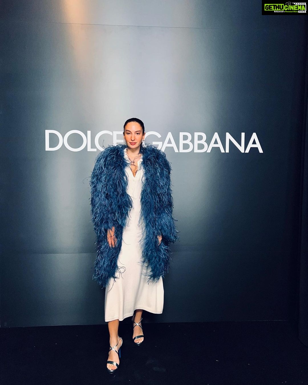 Elena Roxana Maria Fernandes Instagram - All glam at the @dolcegabbana show! . Agent: @brave_talents @bravemodels #milanfashionweek #milano #dolceandgabbana #milan #style #fashion #travel #traveldiaries #slay #stylefashion #outfit #ootd #glam #glow #beauty #beautiful #slayqueen #street #streetfashion #accessories #love #pretty #travelandslay #show Milan, Italy
