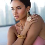 Elena Roxana Maria Fernandes Instagram - Shine your light . . . . . @monamunshi @label_rm @the_rack_by_kachins @modemodelsdxb . . . #shine #bright #light #style #outfit #ootd #outfitoftheday #indian #style #stylefashion #pose #natural #makeup #traditional #skin #beaut #beautiful #pretty #jewellery #accessories #jewels #beauty #shoot #shootdiaries #glam #glow